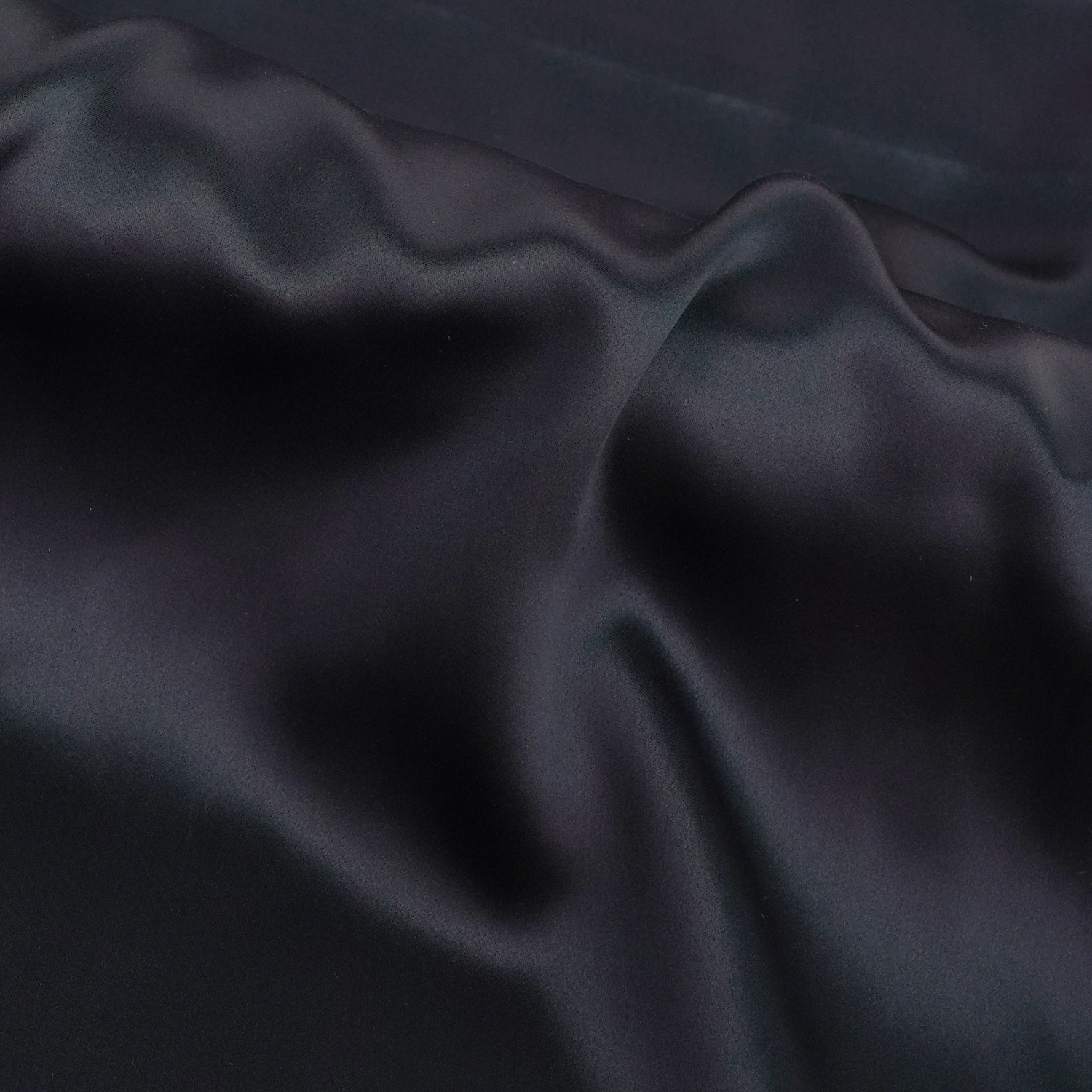 OEKO-TEX 100 Wholesale 16 19 22 25 30 Momme 100% Pure Silk Fabric 6A Grade Mulberry Silk Charmeuse Fabric