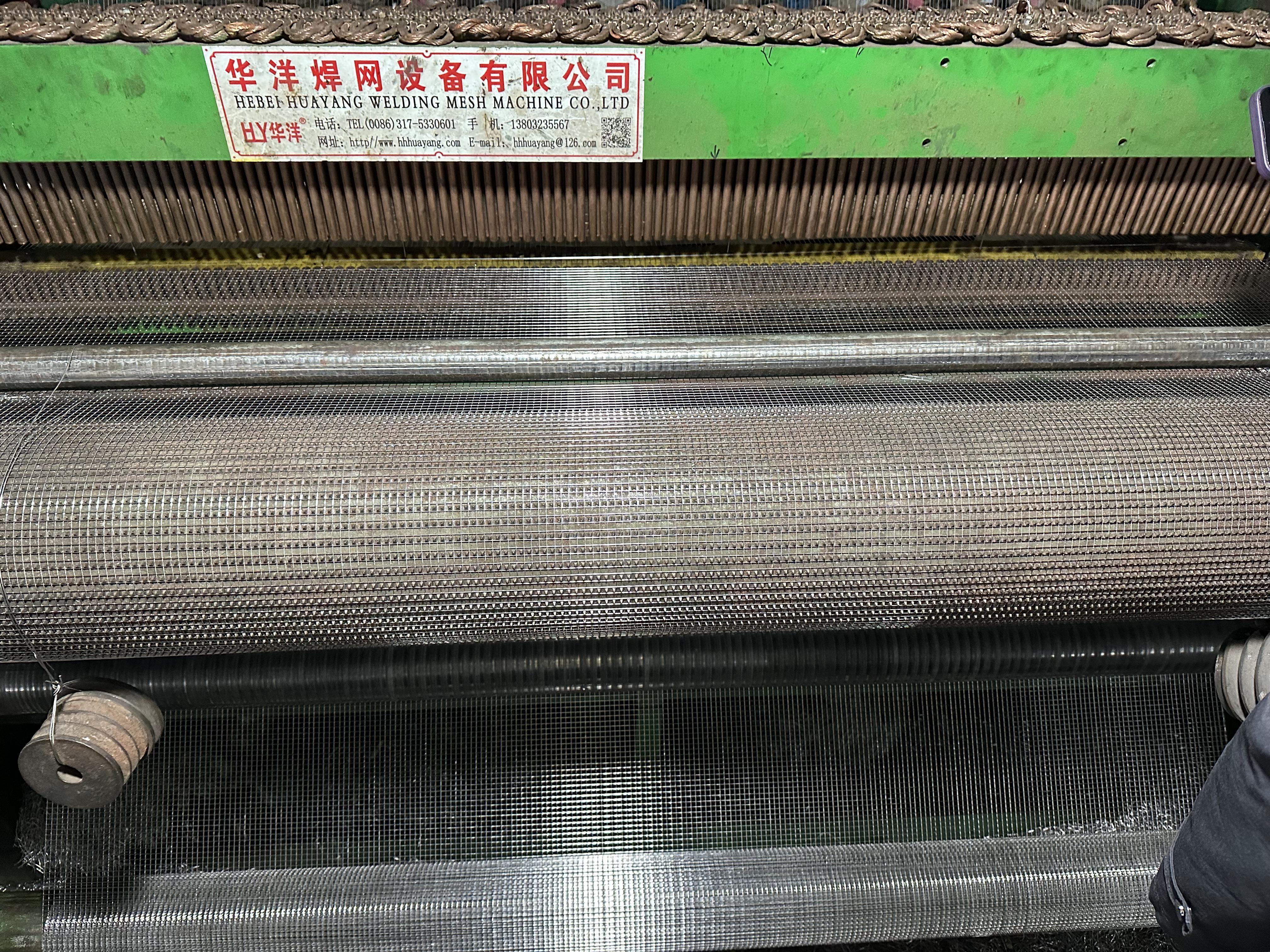 China professional cheap aviary wire mesh/2x2 galvanized welded wire mesh panel/20 gauge steel wire mesh