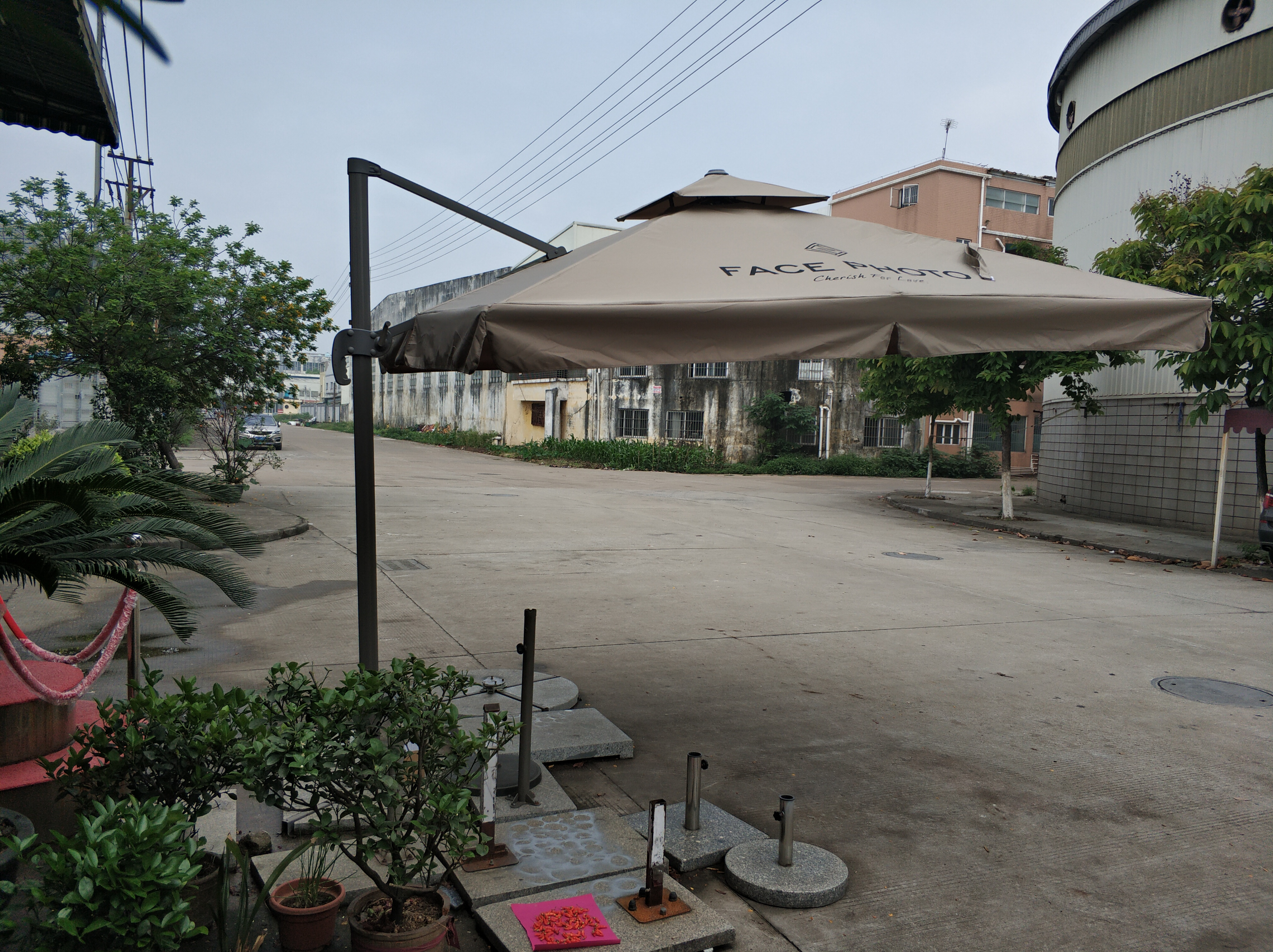 Customized Furniture Large Cantilever Outdoor Big Square Roman Patio With Led Garden Balcony Luxury Parasol Outdoor Umbrella