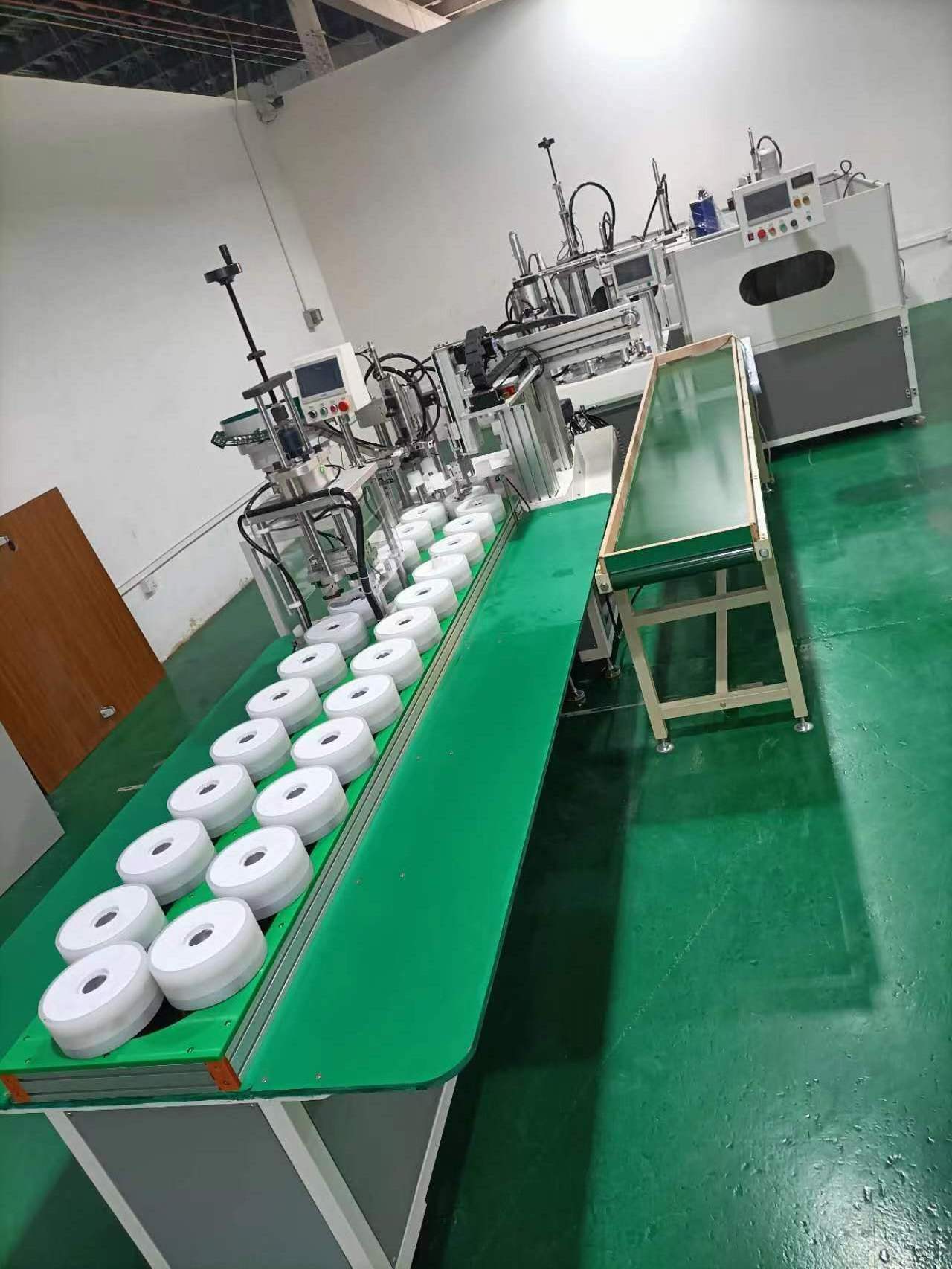 LED bulb production line with the assembly line can be customized specifications of 3 meters, 5 meters, conveyor belt