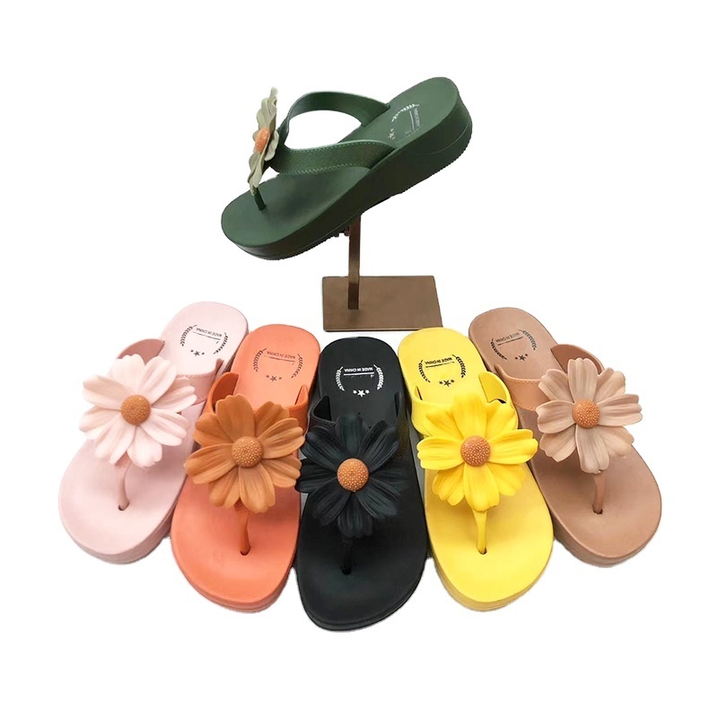 Nice design pvc summer beach slippers fashion casual flower platform flip flops soles