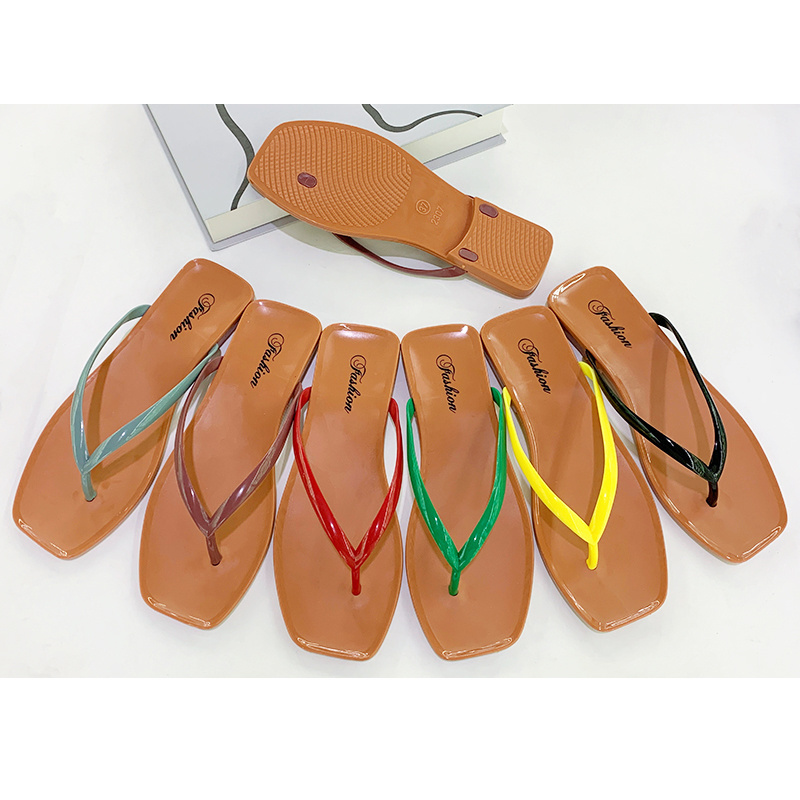 OEM Customization Cheap Wholesale Flat Jelly Flip Flops Women Fancy Slippers Beach Slippers Flip Flops