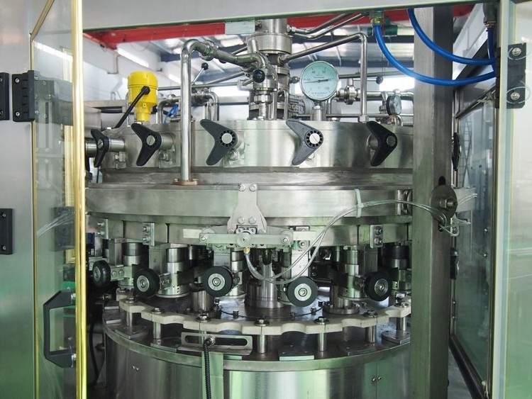 Full Automatic Can Filler And Seamer Machine Carbonated Beverage Canning Equipment