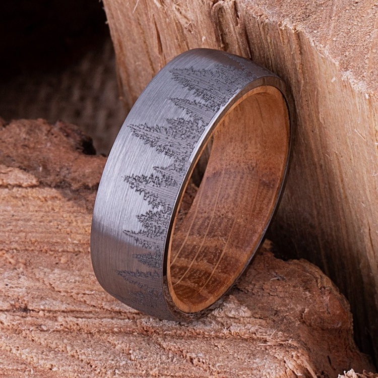 High Quality Fashion Jewelry 2022 Real Whiskey Barrel Wood Liner Sleeve Forest Laser 8mm Silver Tungsten Ring For Men