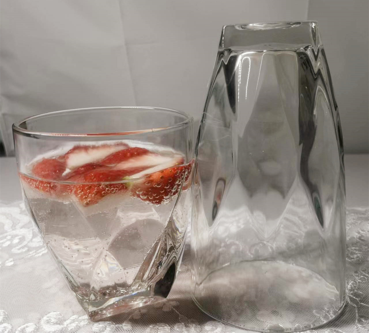 Transparent round mouth four corners thickened glass cold drink water cup whiskey square bottom cup