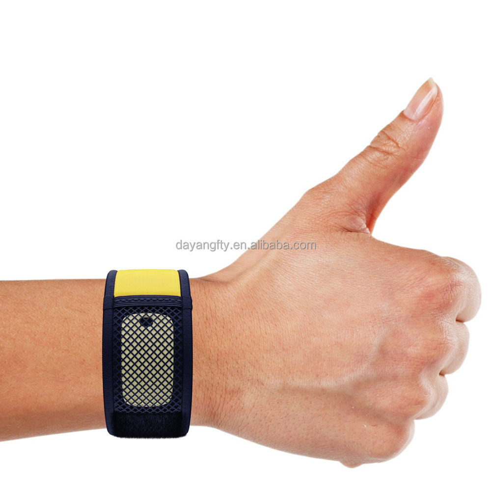 Dayoung Neoprene mosquito repellent bracelet with refills