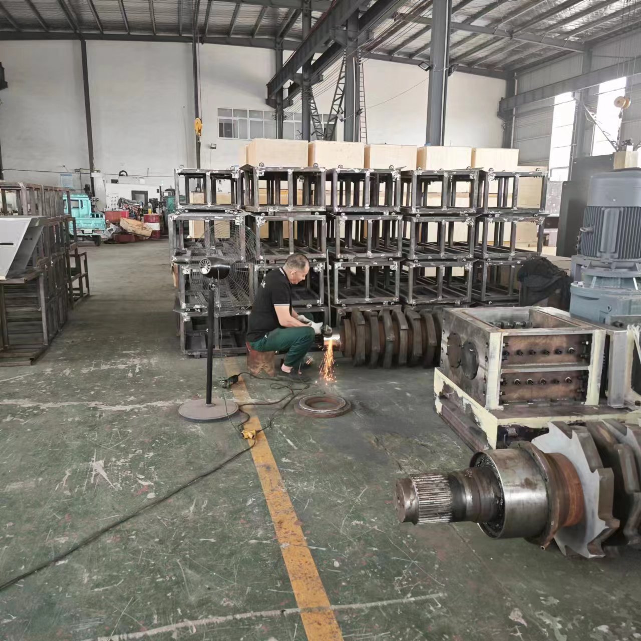 Waste Tyre Shredder / Tyre Recycling Plant / Used Tire Shredder Machine For Sale