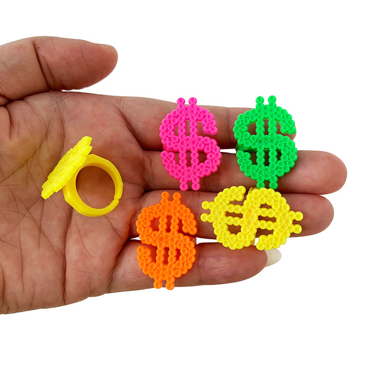 Plastic Dollar Finger Ring Toys For Kids 35-50mm Capsule Toys