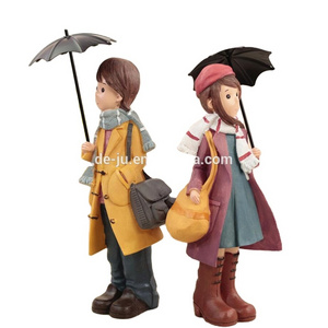 Wholesale Nordic Tabletop Umbrellas Long Coat Couple Resin Lover Figurine