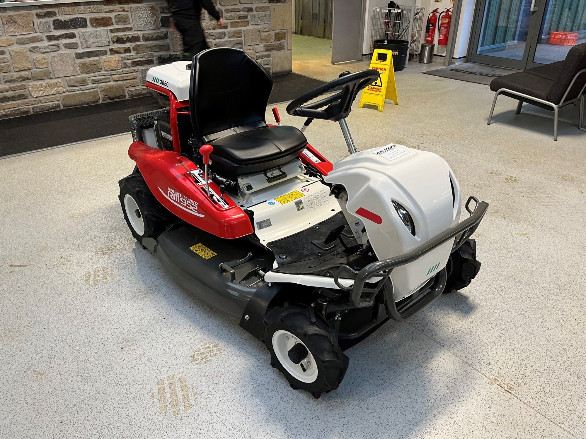 Cheap Supply  Of Used OREC RABBIT. RM982F lawn  Mower BRIGGS And STRATTON engine cutting 98 cm hydrostatic