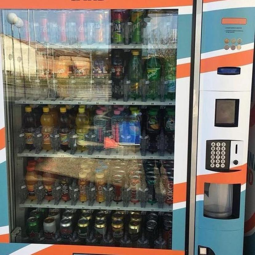 New Vending Machines at Wholesale Prices / Automated Coffee Vending Machine card Vending Machine for Food and Drinks Snacks