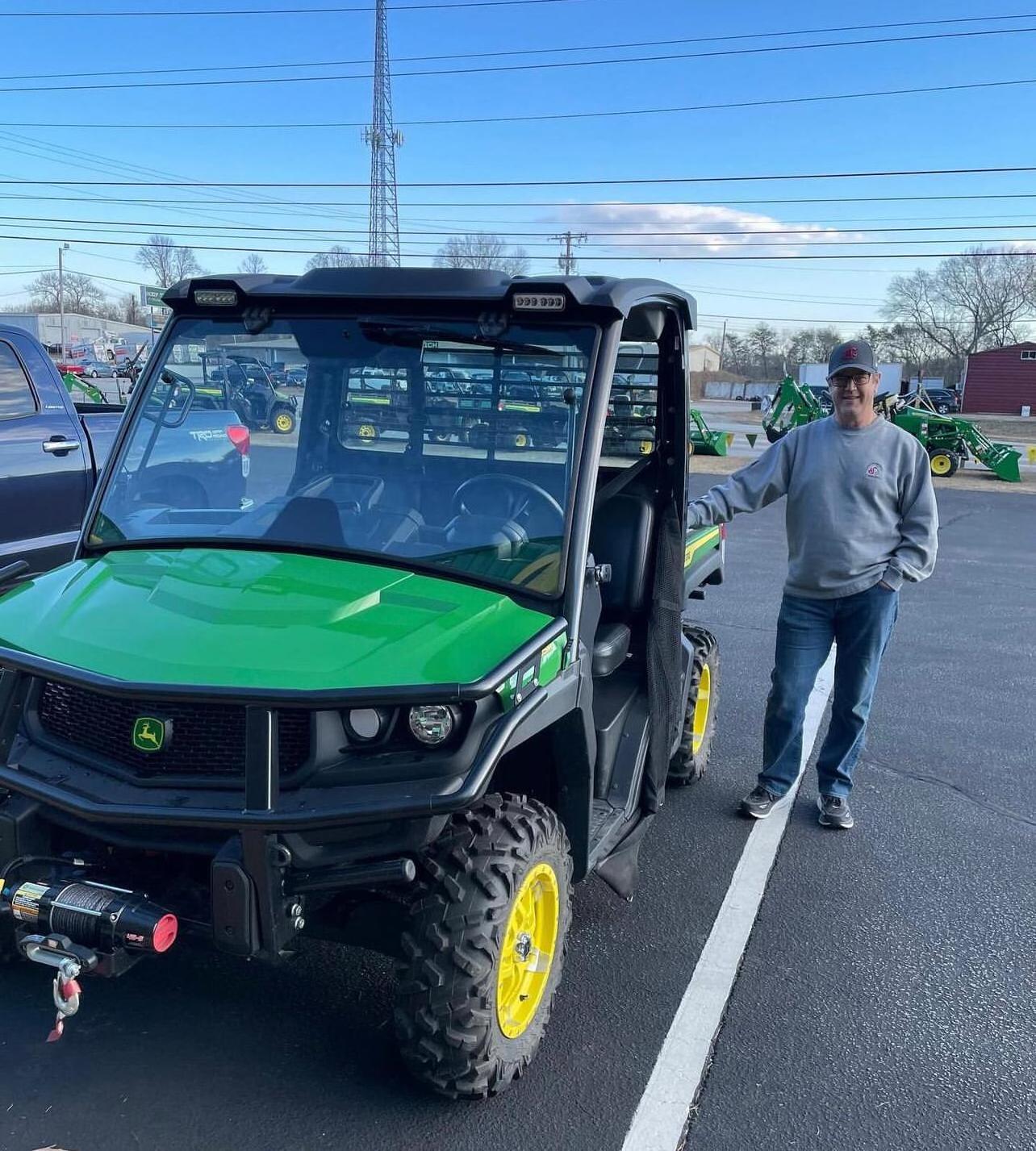 Fairly used JOHN DEERE GATOR XUV550  for sale to florida usa with fast delivery