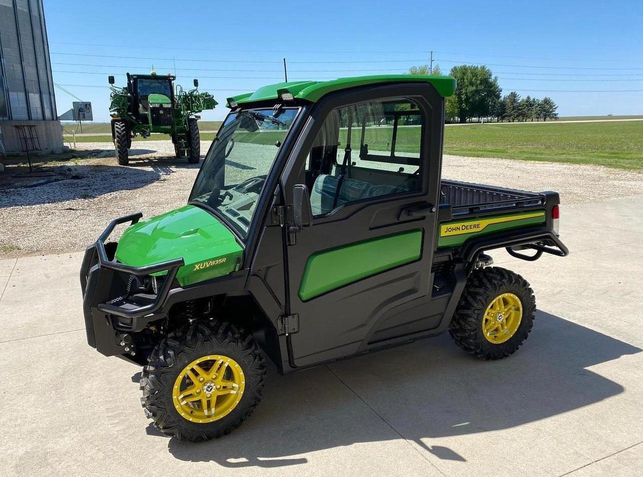 Hot Sale Electric Start UTV Utility Vehicle for Farm 2024 John Deere GATOR XUV 825M ATVs Agricultural 4X4 tractors available