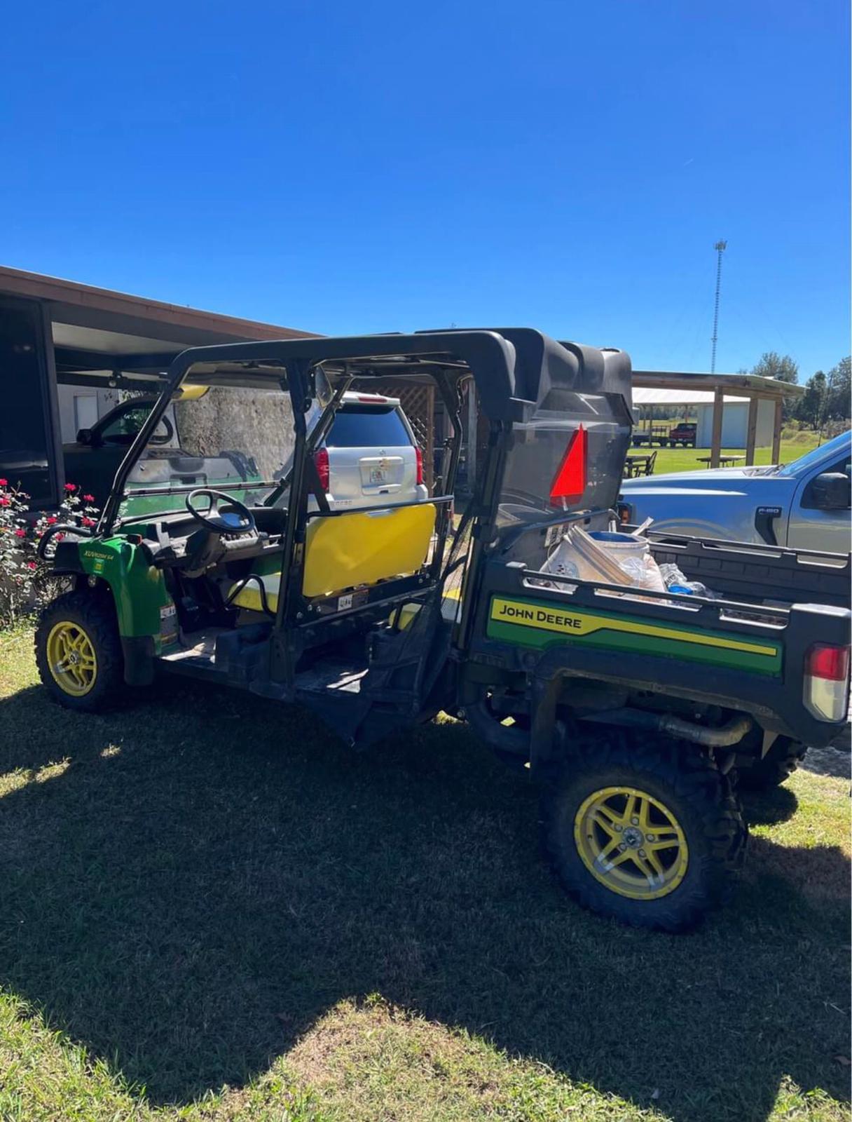 Fairly used JOHN DEERE GATOR XUV550  for sale to florida usa with fast delivery