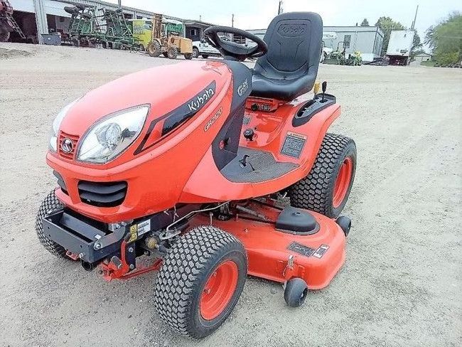 Cheap Kubota 4X4 Tractor for Agriculture M704K Tractor Farm Machine Lawn Mowing Tractor