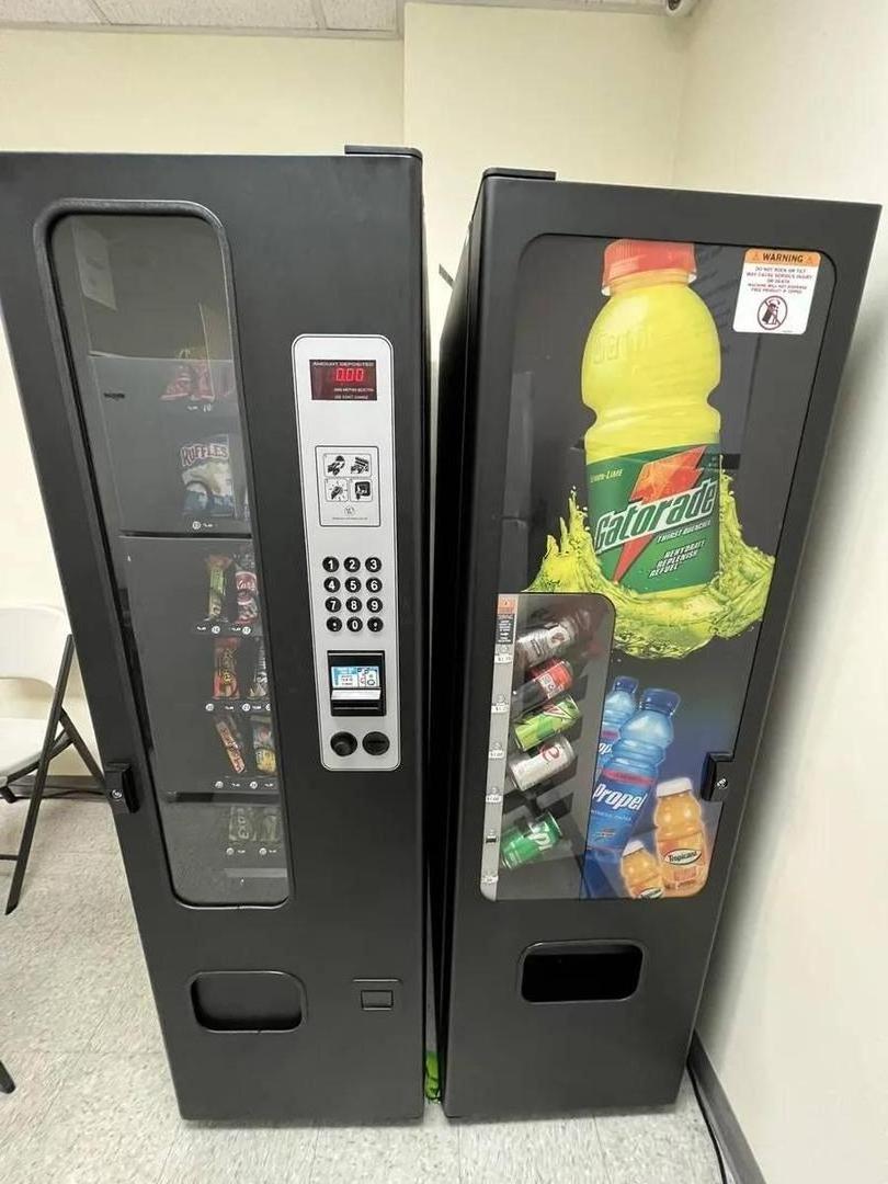 TOP SELLING TOUCH SCREEN AUTOMATIC SNACK VENDING MACHINE