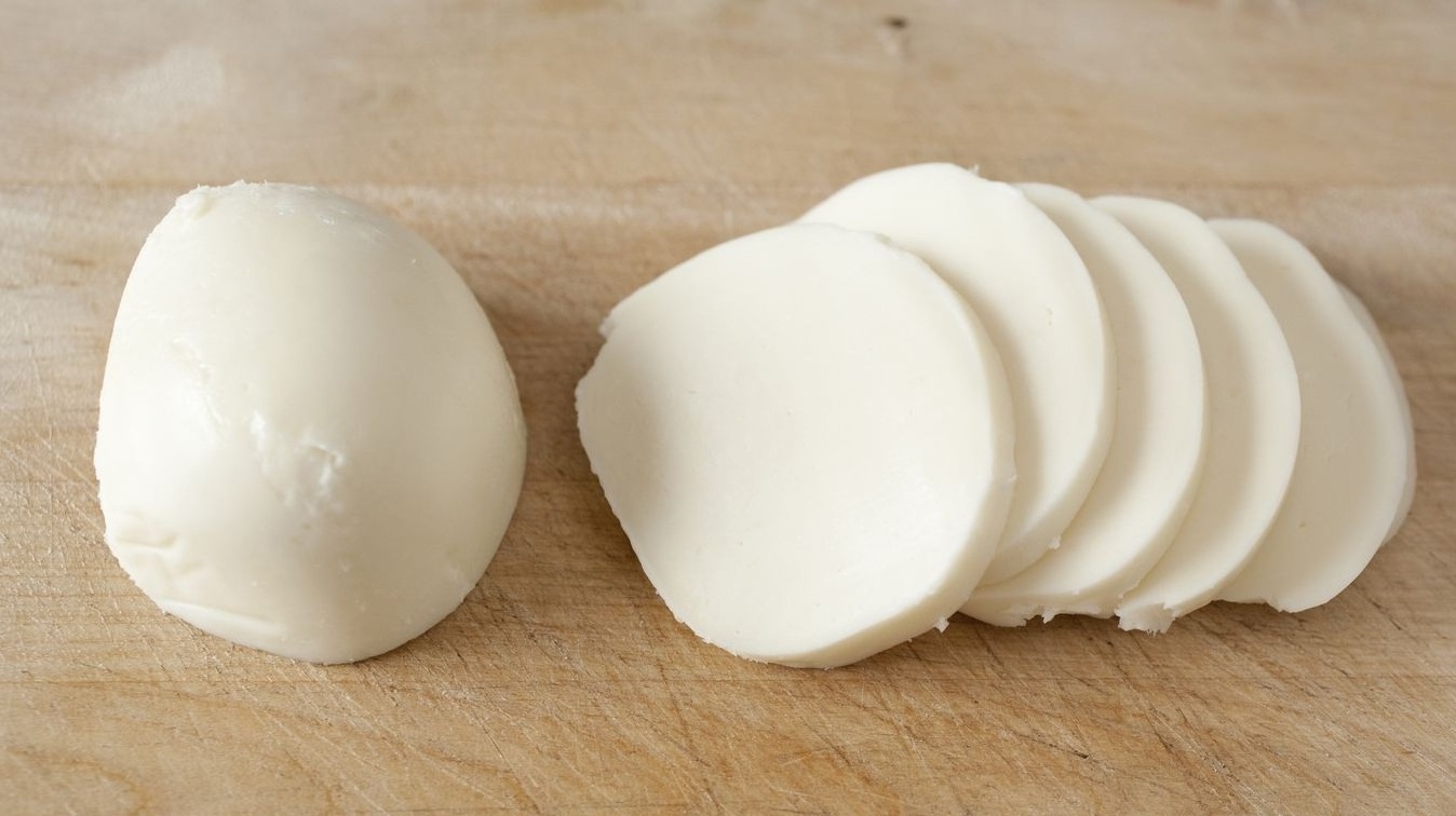 Cheap Price Supplier From Germany Organic Mozzarella Halal Cheese  At Wholesale Price With Fast Shipping