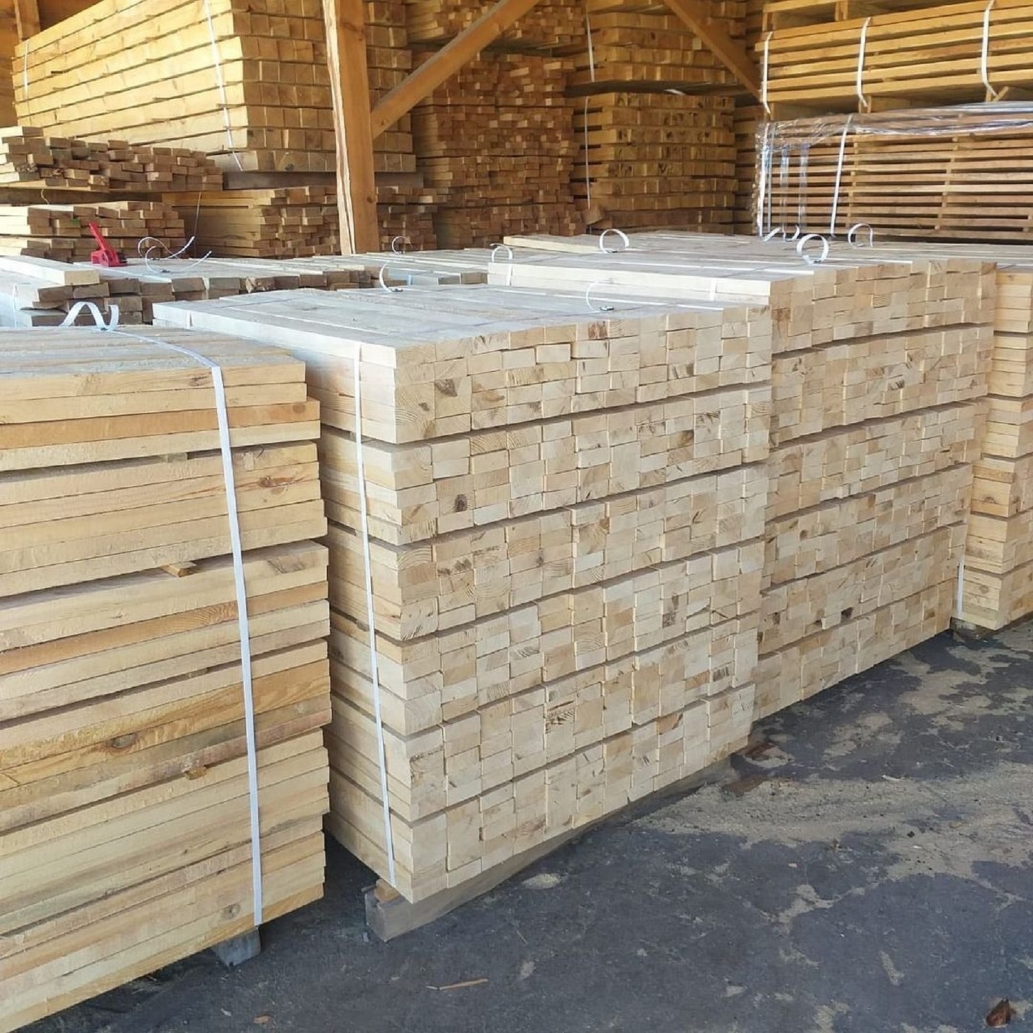 Wholesale Birch Edged Wooden Board Timber Lumber Solid Board Industrial Wood For Construction Wooden Planks