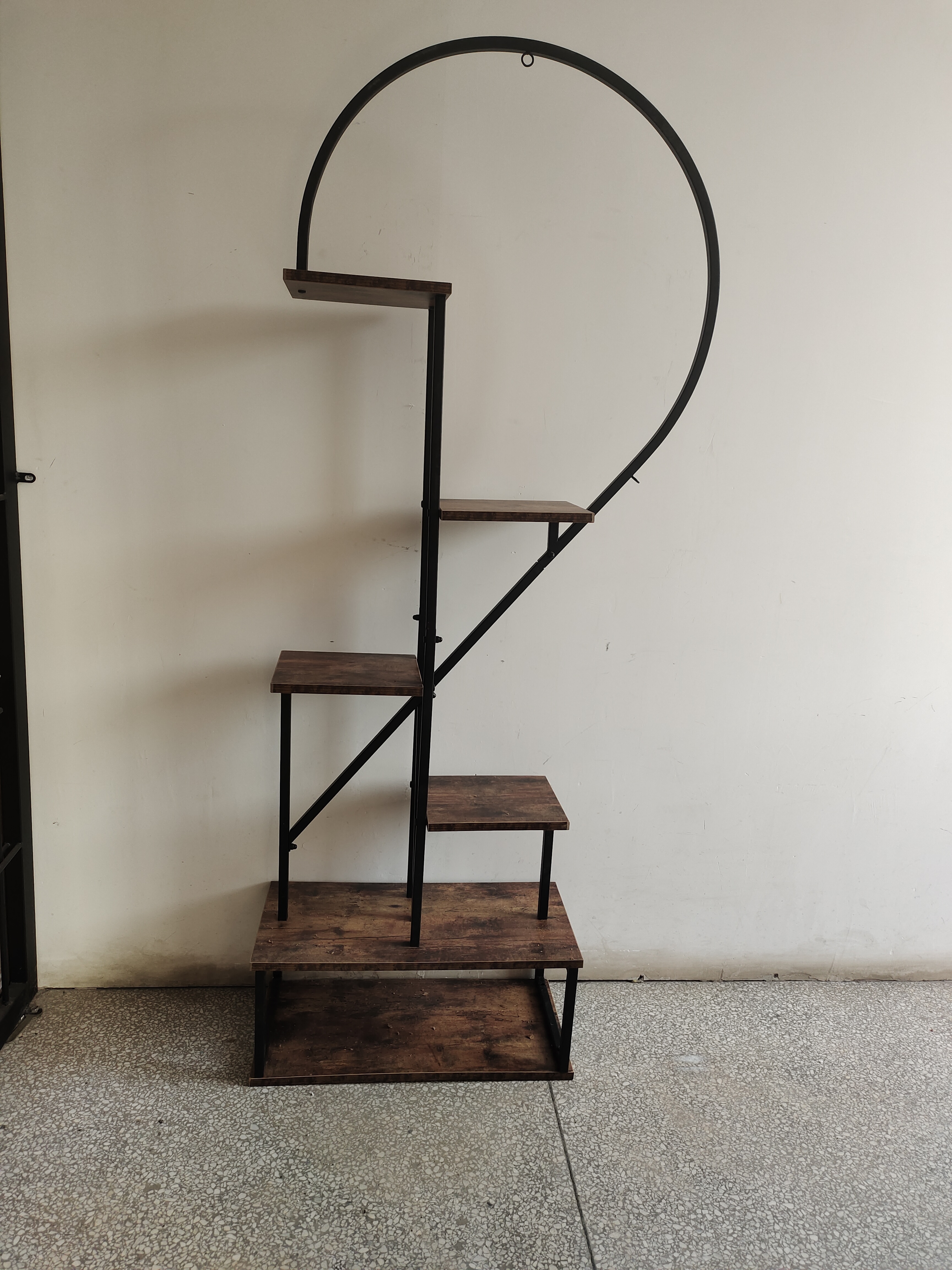 Modern design 6 Tier Metal Plant Stand, Creative Half Heart Shape Ladder Plant Stands for Indoor