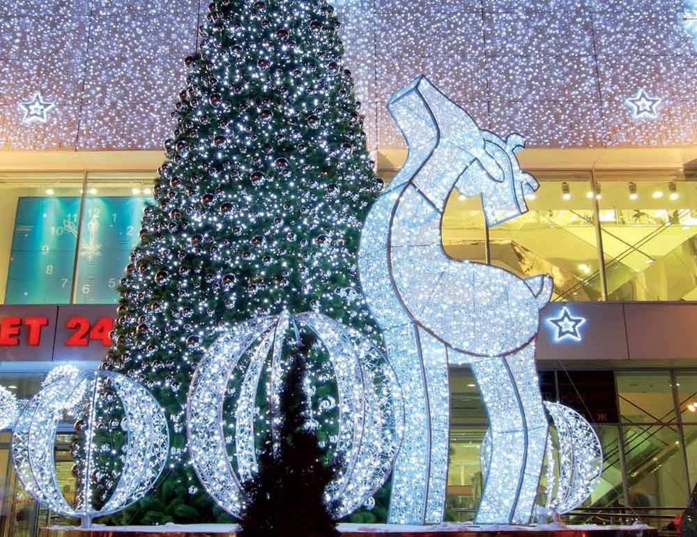 outdoor christmas displays led