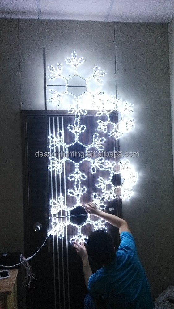 Pole mounted christmas decorations led snowflake motif light