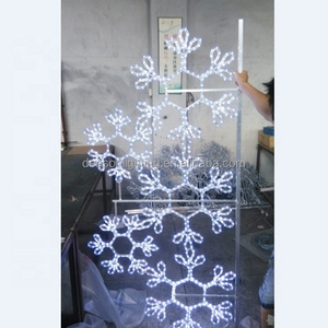 Pole mounted christmas decorations led snowflake motif light