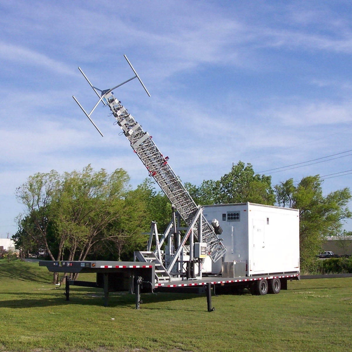 30m COW Cell On Wheels On Heavy Trailer Tower Communication Telescopic lattice Tower