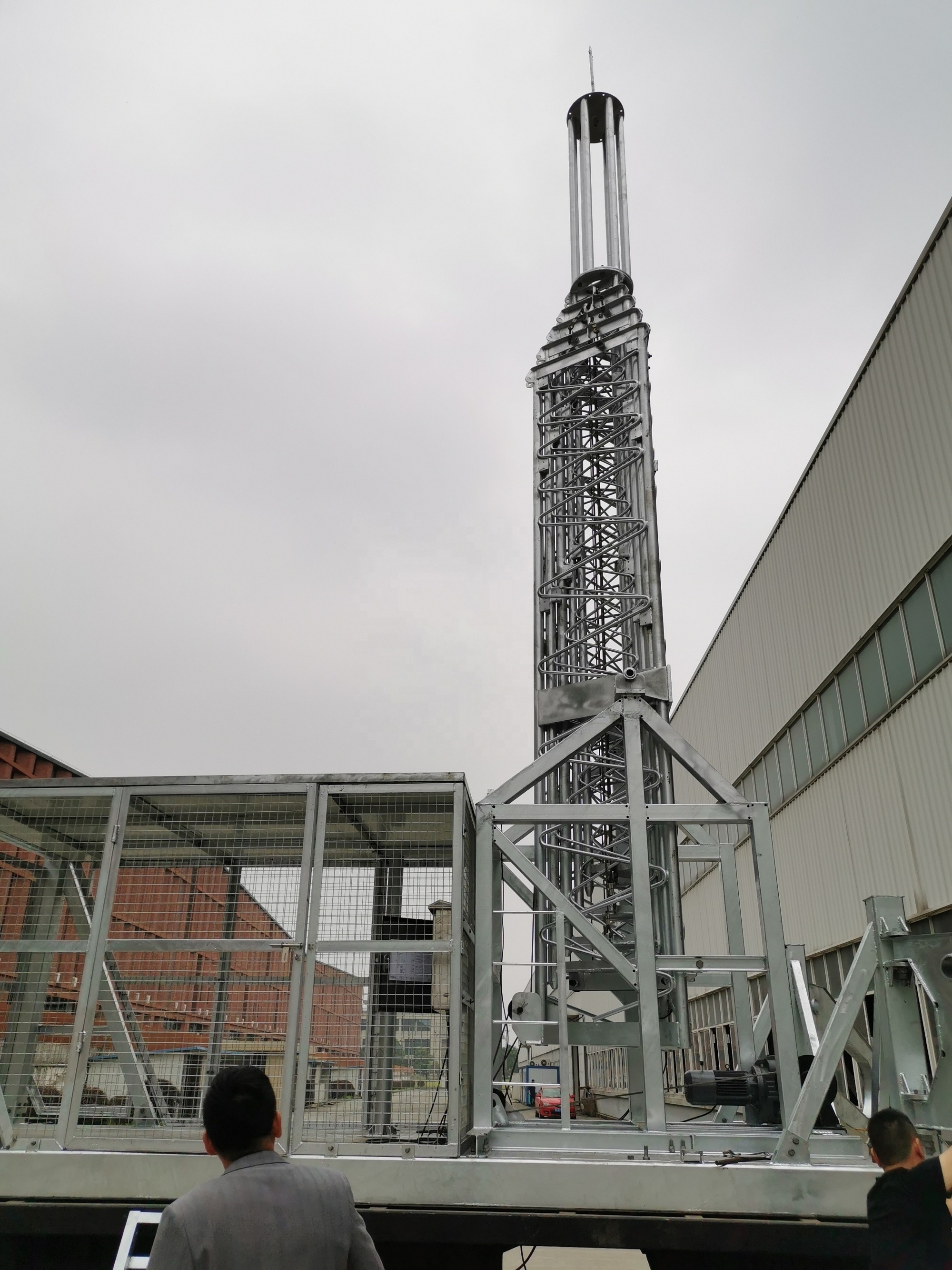 COW Telescopic Lattice Column Structure Portable Gsm Base Station Communication Antenna Cell On Wheel Tower