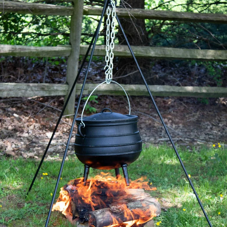 Pre Seasoned Cast Iron Cauldron for Campfire Cooking Cast Iron 3 Legged African Potjie Pot with Lid