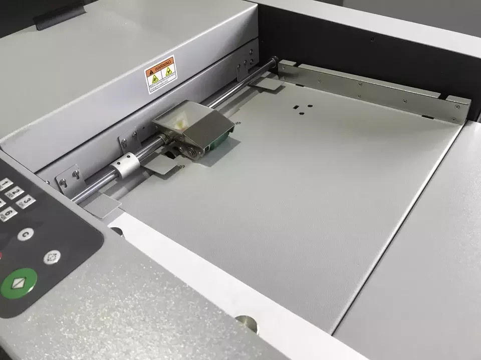 DB-CCA High Quality Engine Manual Playing Cut Plastic Id Die Cutting Machine Card Pvc Cutter