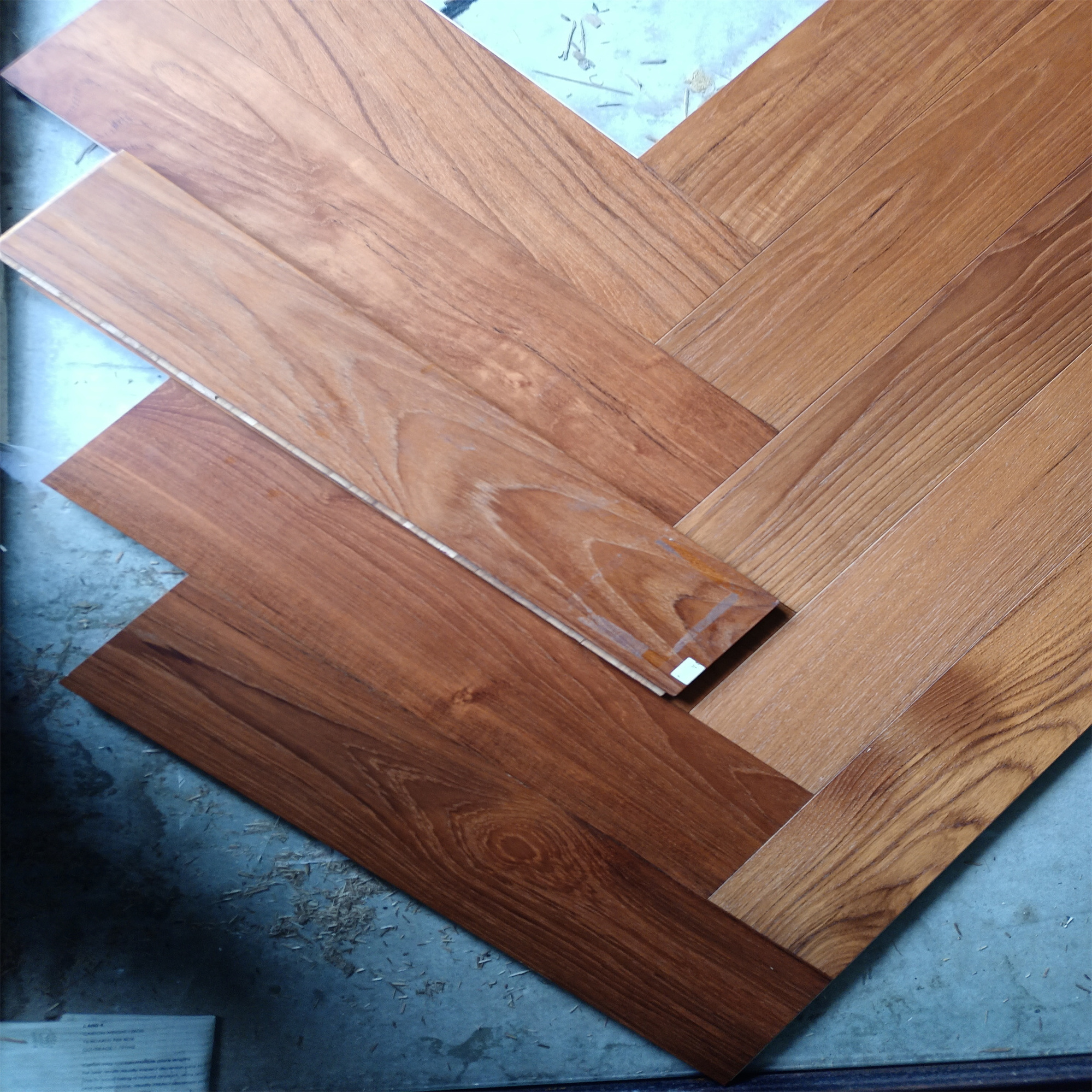 Best Customizable Natural Color Herringbone Engineering Oak Wood Hardwood Flooring Solid Wooden Floor