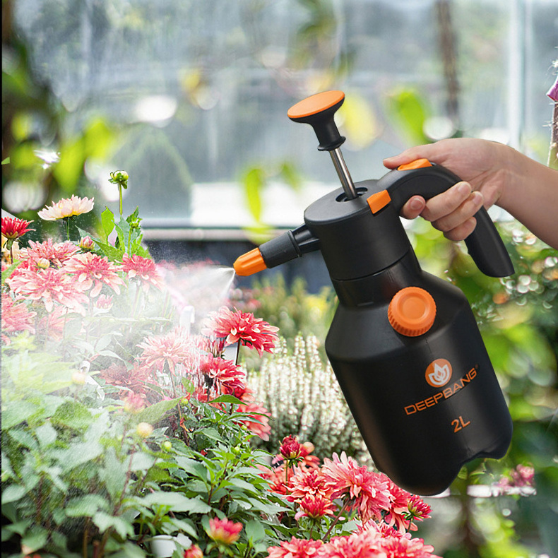 High End Wholesale Plastic Manual Pressure White Multi-purpose 2L Pump Sprayer with Safety Valve For Garden Agricultural