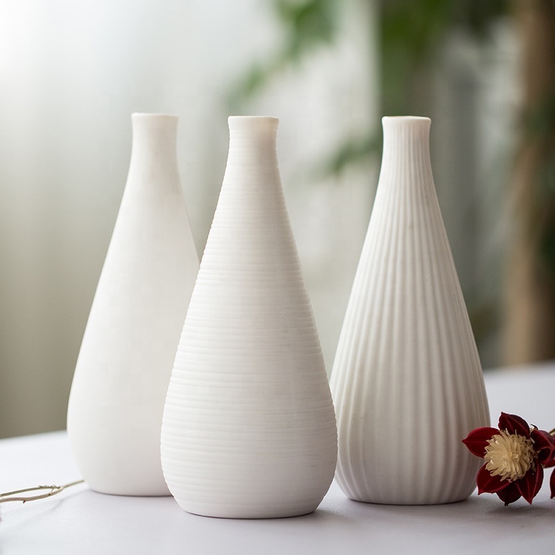 Factory Directly Sell White Ceramic Flower  Vase Simple  Vase Use Ceramic Vase Indoor Office Home Decor