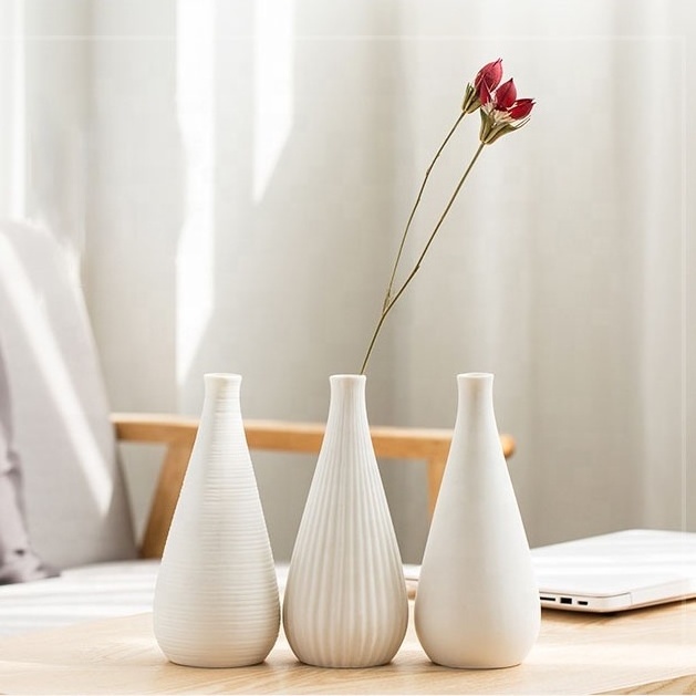 Factory Directly Sell White Ceramic Flower  Vase Simple  Vase Use Ceramic Vase Indoor Office Home Decor