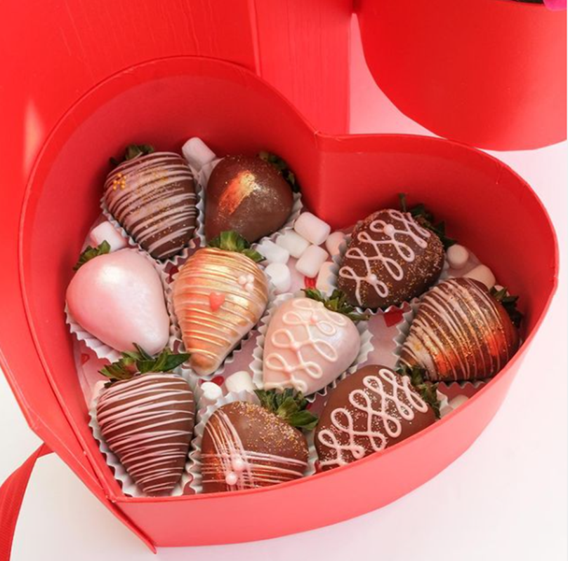 New Arrival Chocolate Packaging Box Double Layer Heart Shape Box Strawberry Chocolate Luxury Box with Clear Window