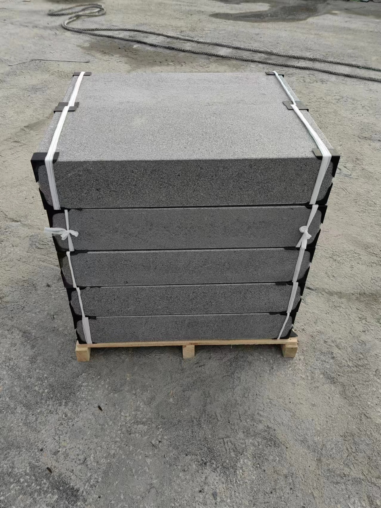 Grey Granite G3654  steps  all sides flamed for yard decoration