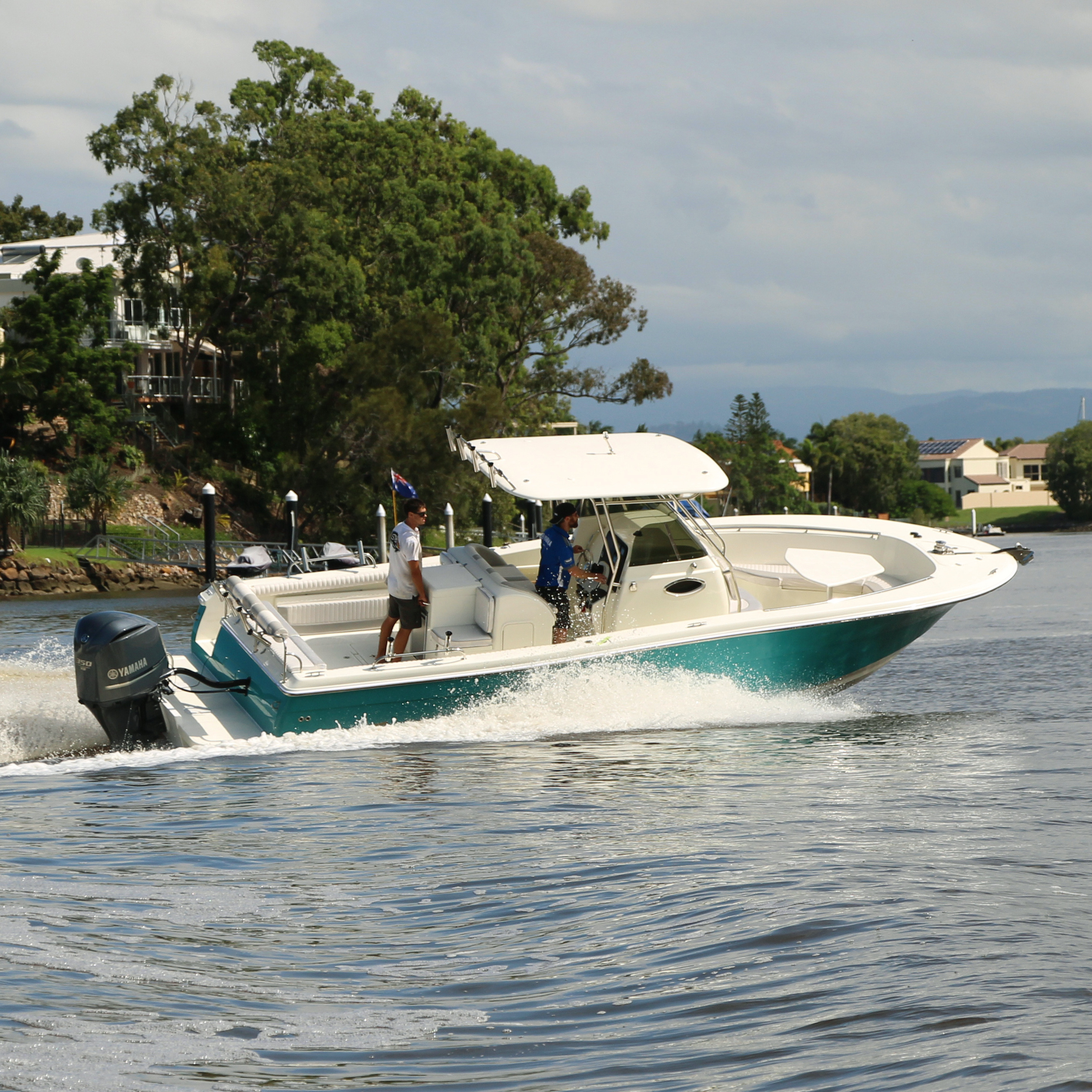 High-grade affordable 32 foot small fiberglass fishing boat made in china1