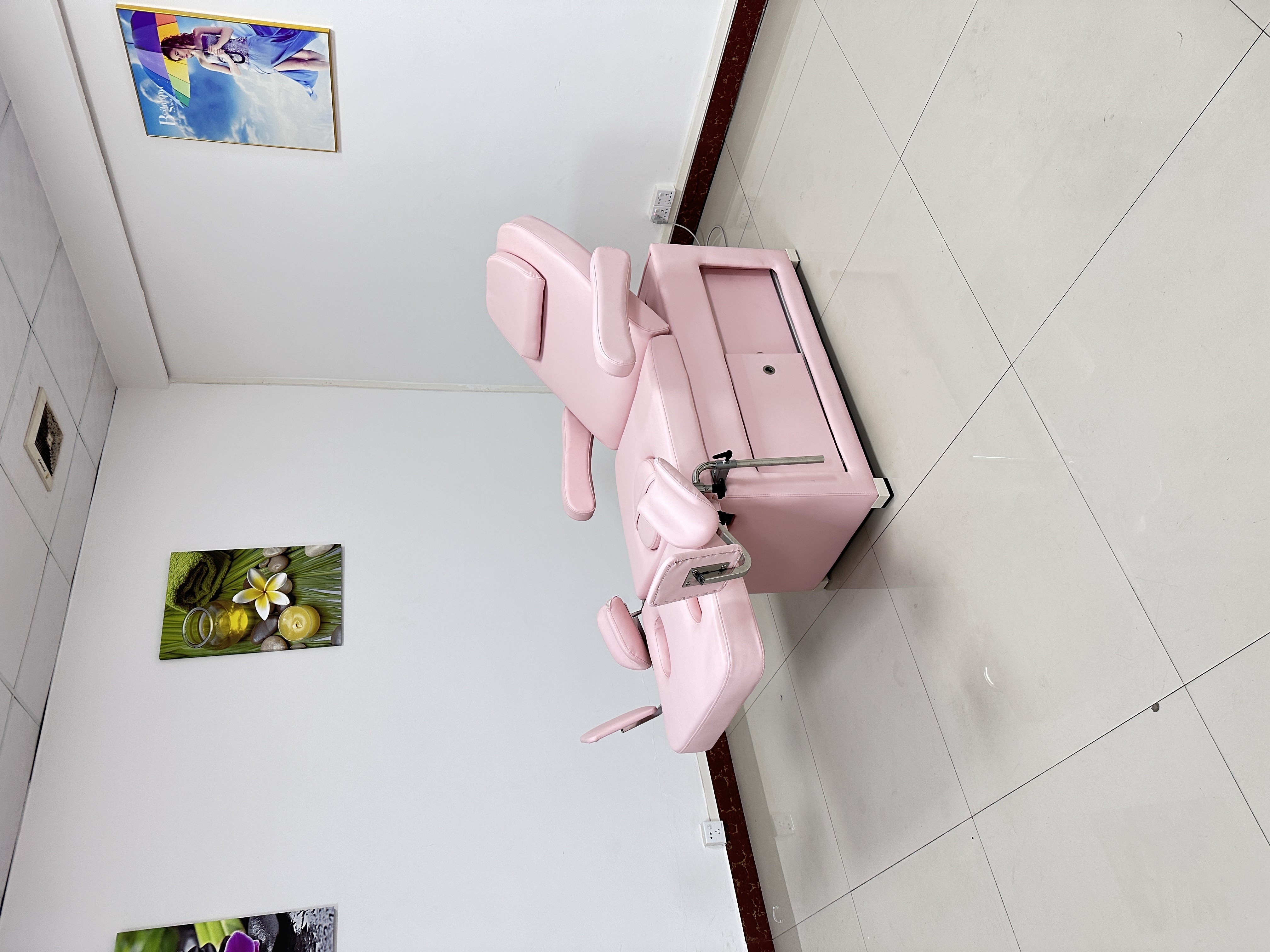 Pink fashionable massage spa electric treatment table and chair pink gold base spa portable beauty bed with 3 4 motors