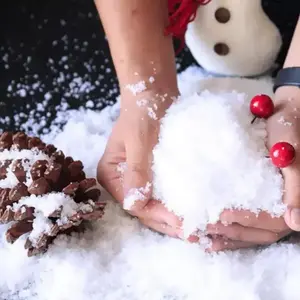 Artificial snow polymer absorbs water and expands suitable for decorating Christmas trees with snowflake powder