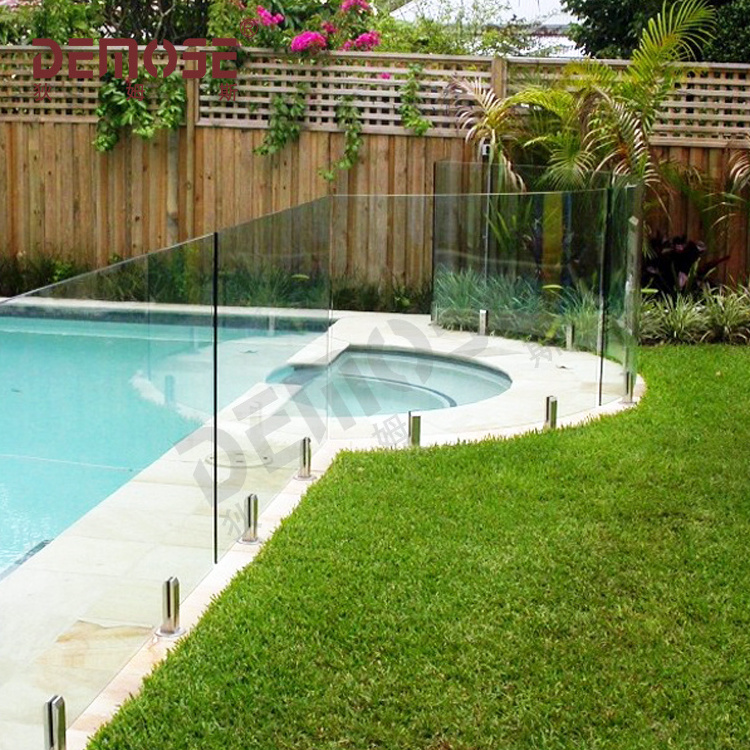 modern plexiglass swimming pool fence