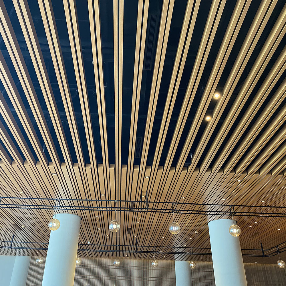 Modern 3D Design Office Suspended Ceiling Slat False Ceiling Tiles Fireproof Interior Decor Metal Aluminum Wood Grain Strip