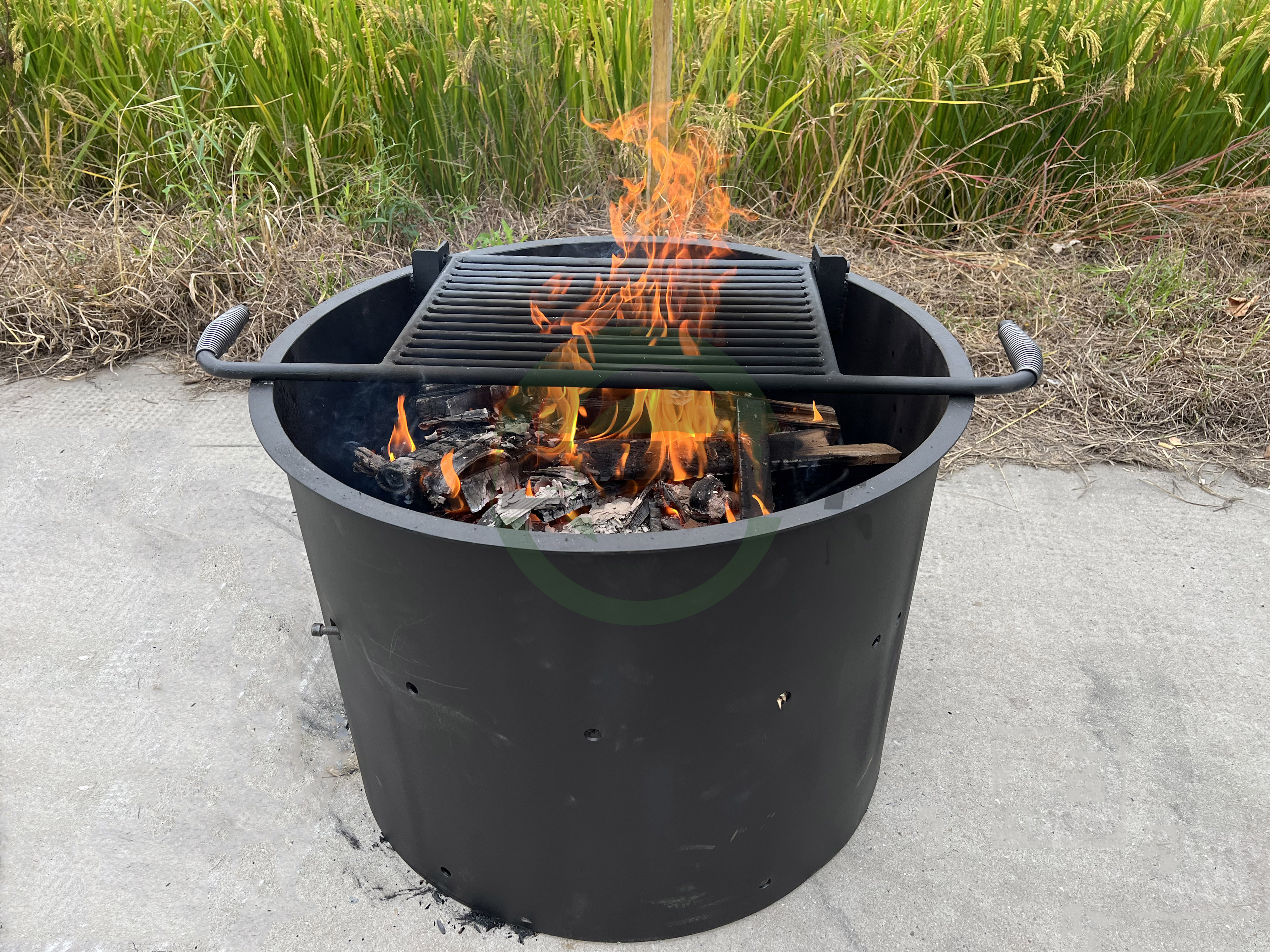 Good Selling Outdoor Garden Camping 32 Inches Round Steel Fire Pit Rings with Cooking Grate