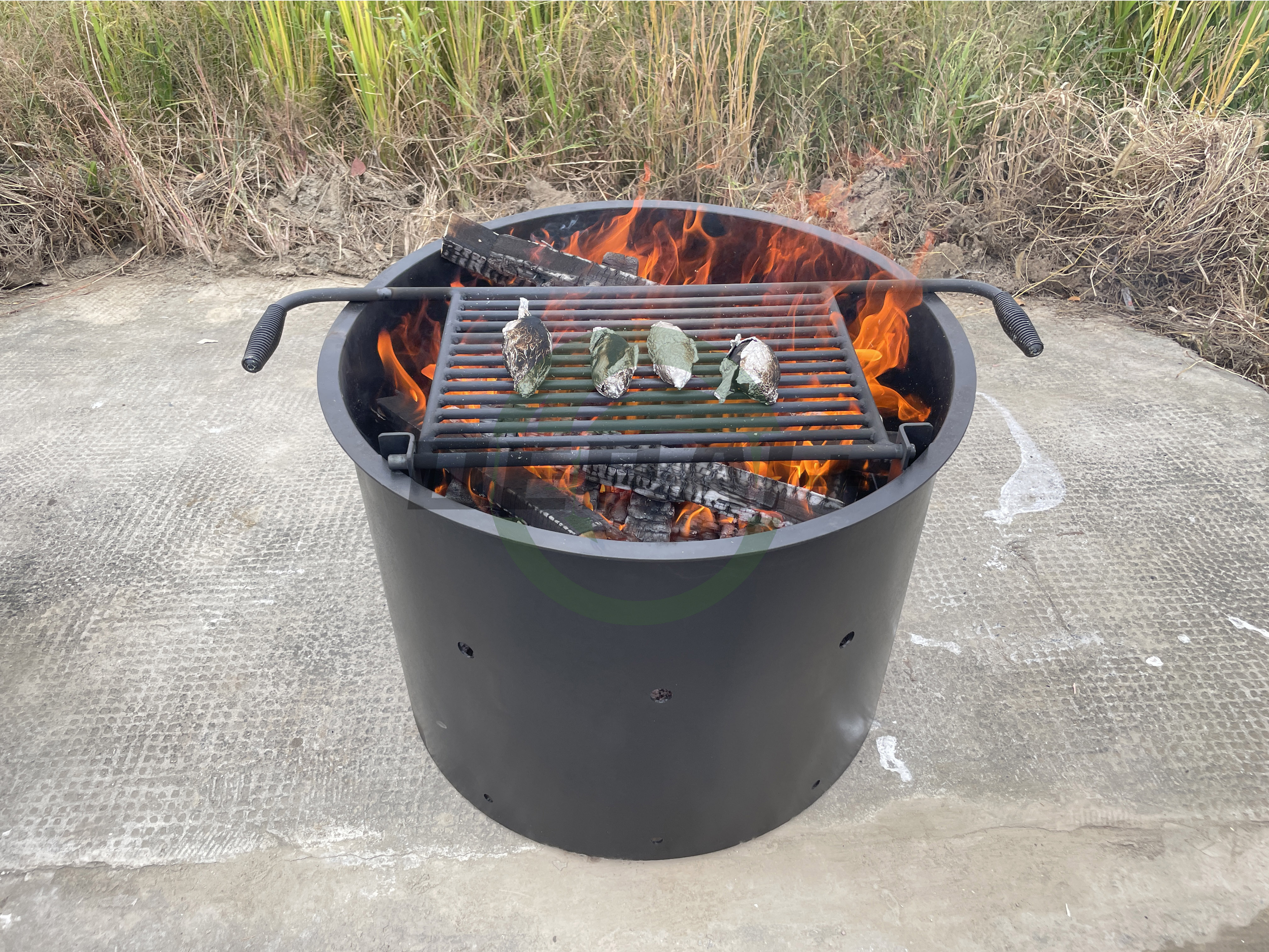 Customized Design Outdoor Park Round Camping Steel Fire Pit Rings with Cooking Grate