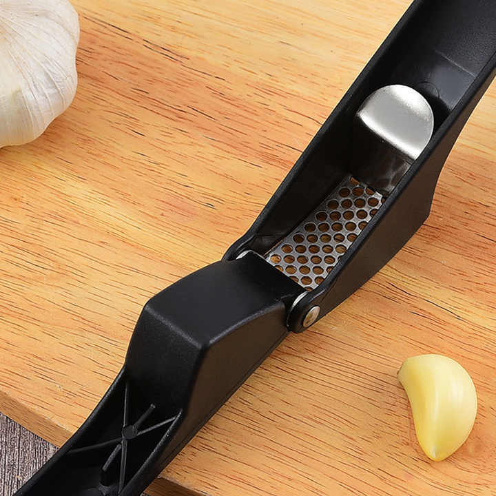 Garlic Press Professional Garlic Mincer Tool Plastic Ginger Crusher Easy to Squeeze and Clean Manual Pressure Chopper