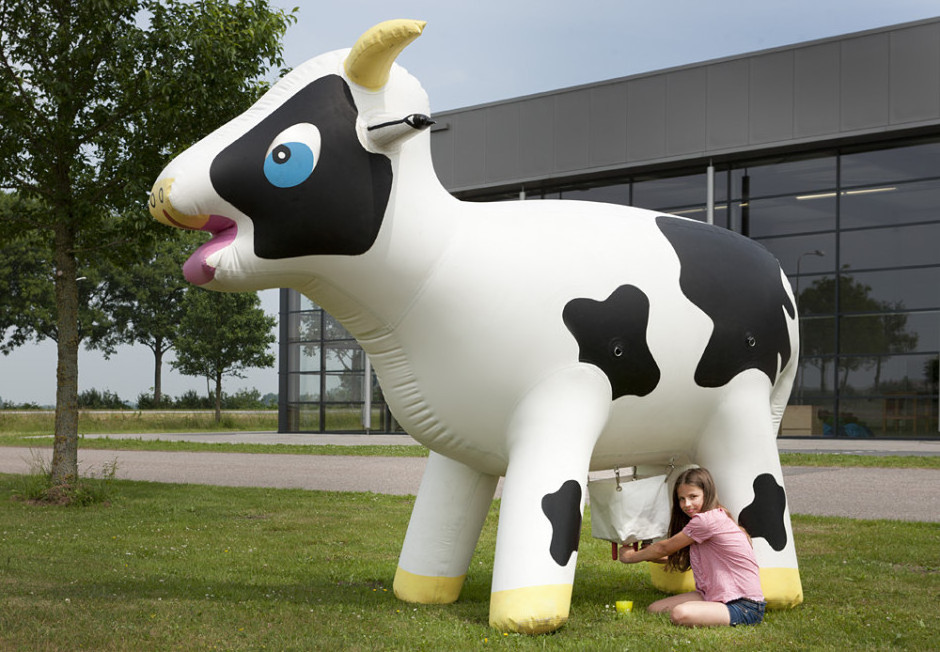 Farm animal customize giant inflatable milk cow for advertising events