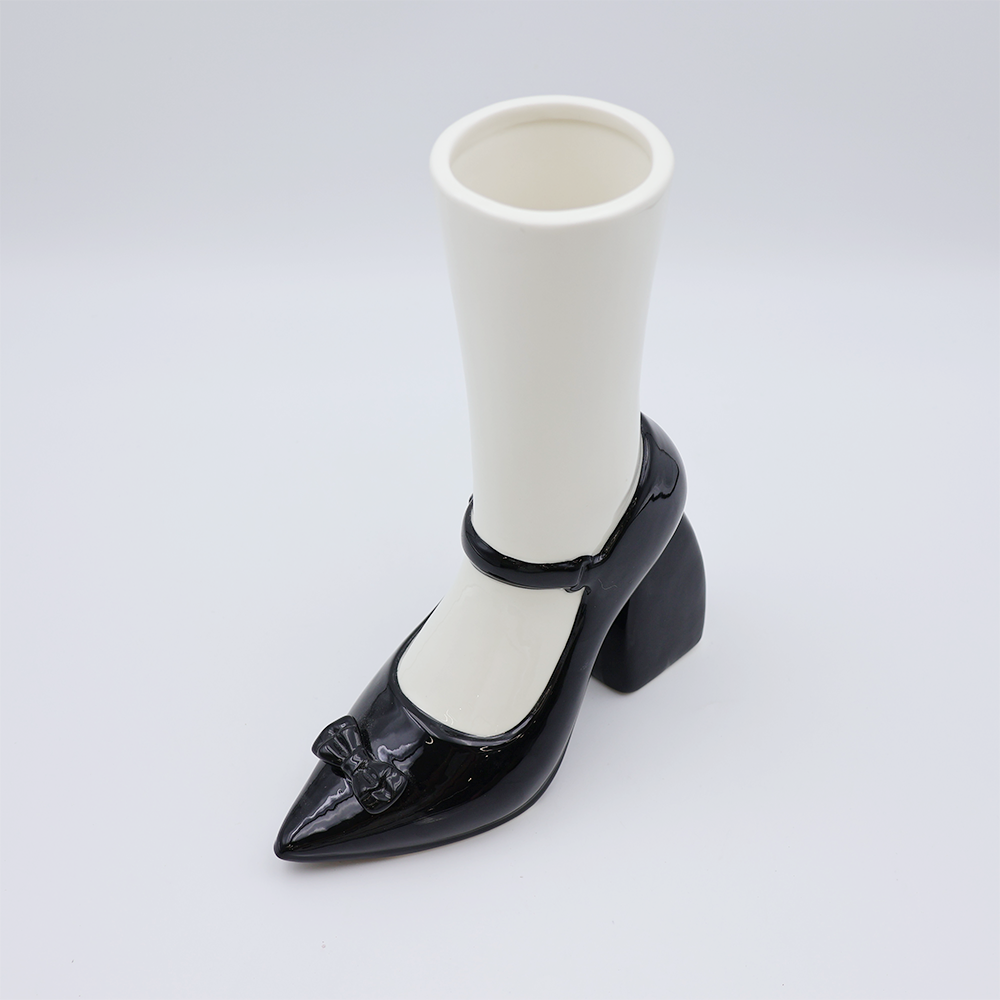 Custom Creative Leg Shoe Shaped Flower Vase Black and White Ceramic Shoes Vases for Home Decor High Heels Boot Vase