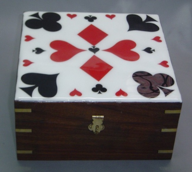 Online Hot Selling Poker Game Casino Full Playing Card Deck & Wooden Gift Box Set Garden fathers Best Giftware Indoor Game Box