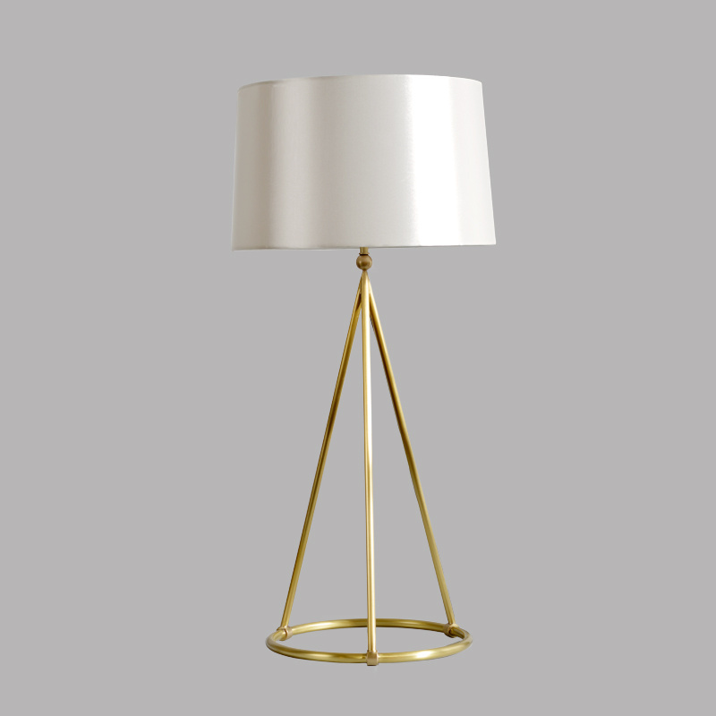 Simple Modern Brass Table Lamp Indoor Copper Tripod Desk Bedside Light Luminavie with 1-Led E14/E27 Light Bulb