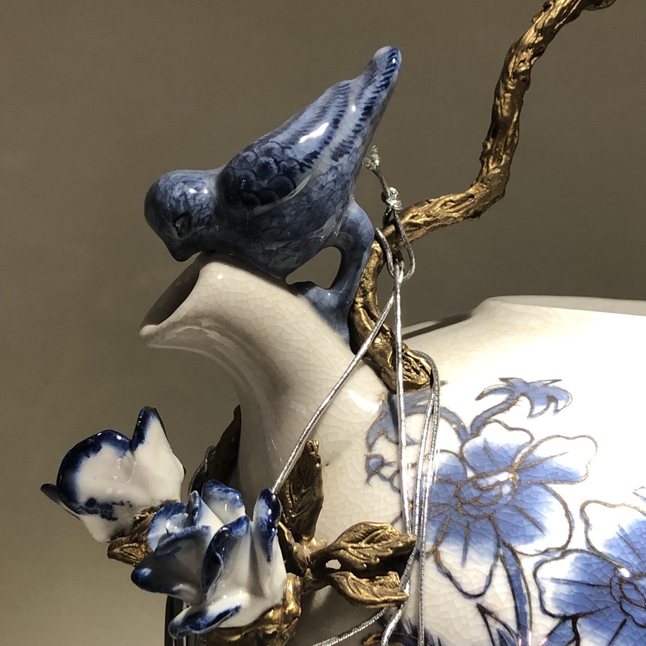 Luxury china blue and white flower and bird design accessories porcelain teapot for home decorations