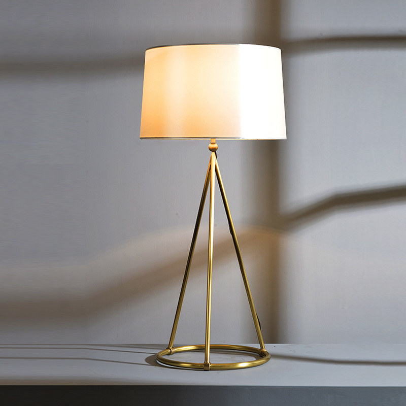 Simple Modern Brass Table Lamp Indoor Copper Tripod Desk Bedside Light Luminavie with 1-Led E14/E27 Light Bulb